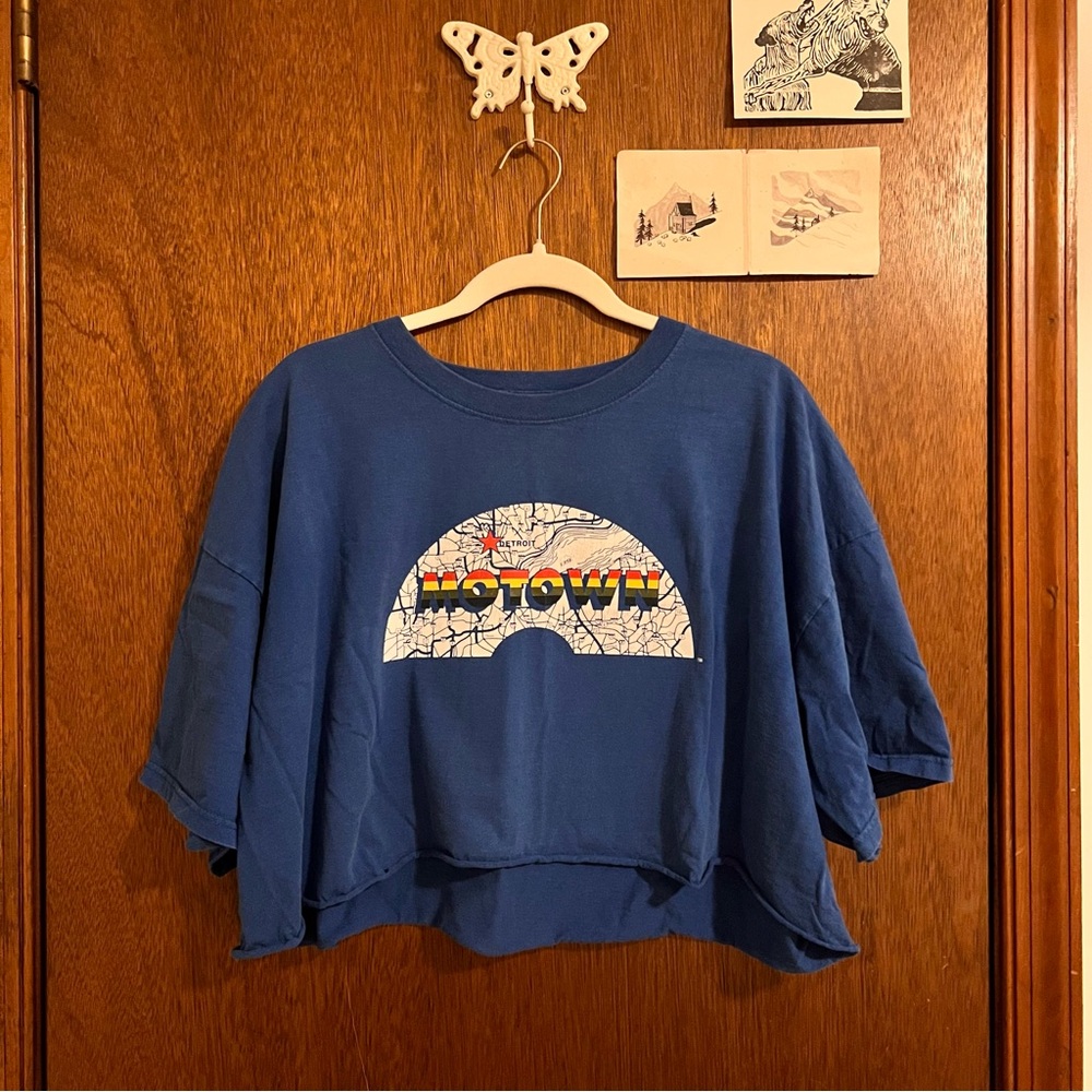 Motown museum extra wide extra cropped t shirt.